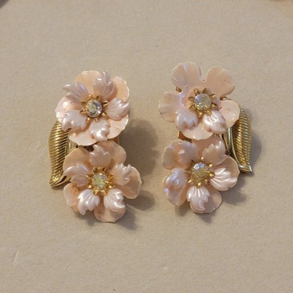Vintage Coro pink spring flowers necklace and earrings // 1950s ***read*** - Picture 6 of 11